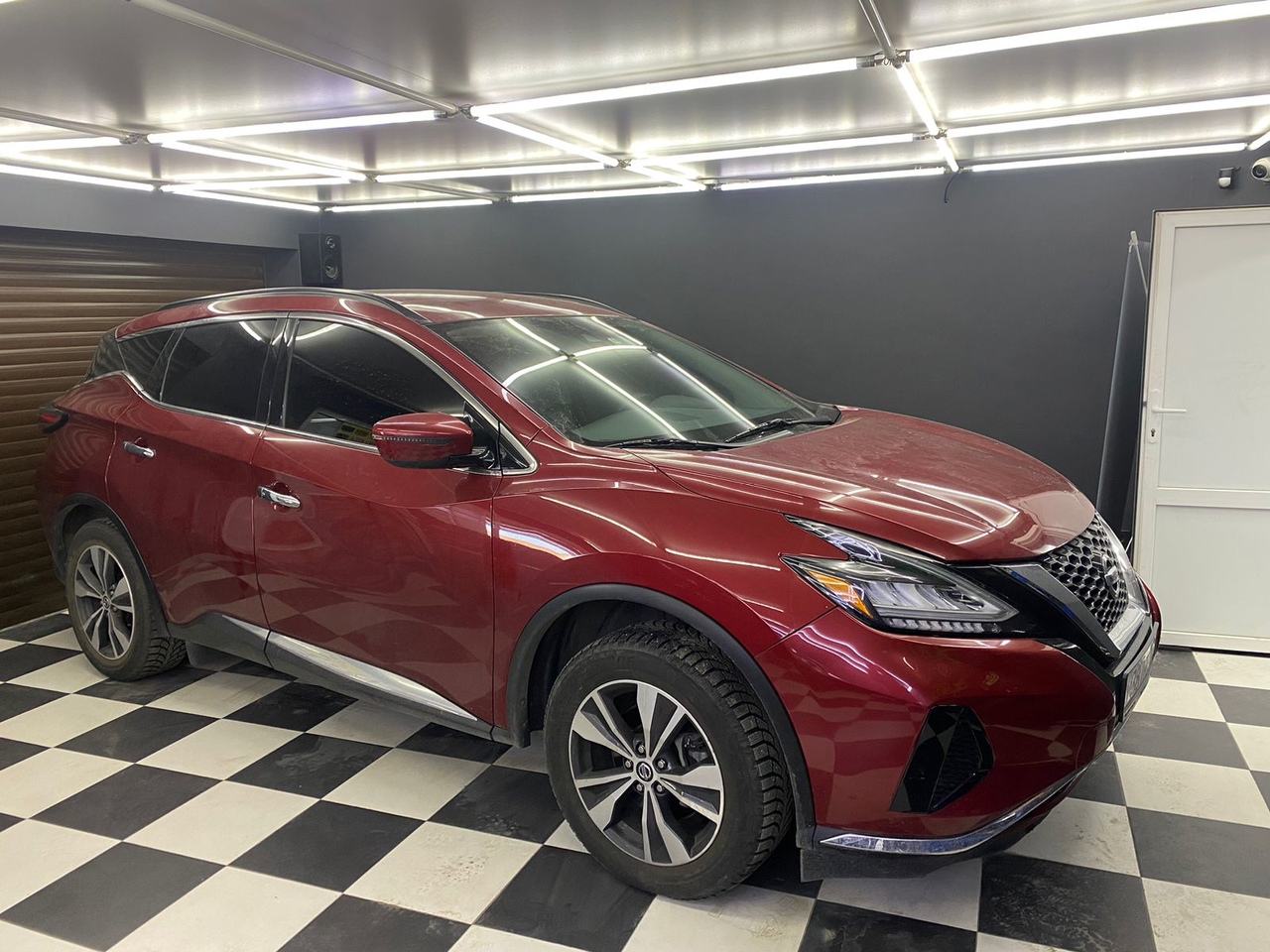 Установка аудио системы и шумоизоляция дверей в автомобиле Nissan Murano