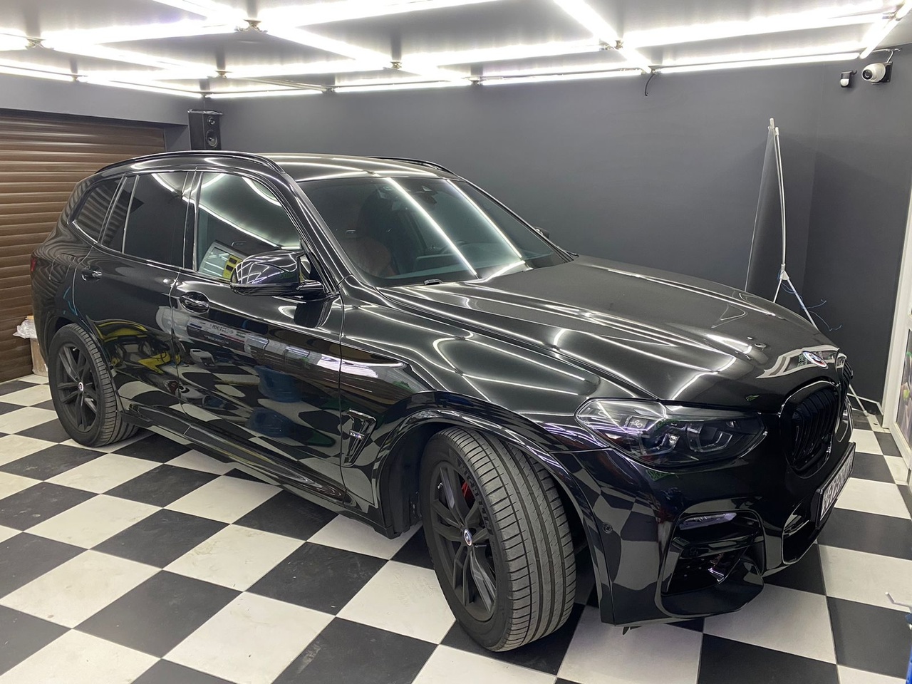 Установка сабового звена в стелс коробе в автомобиль BMW X5