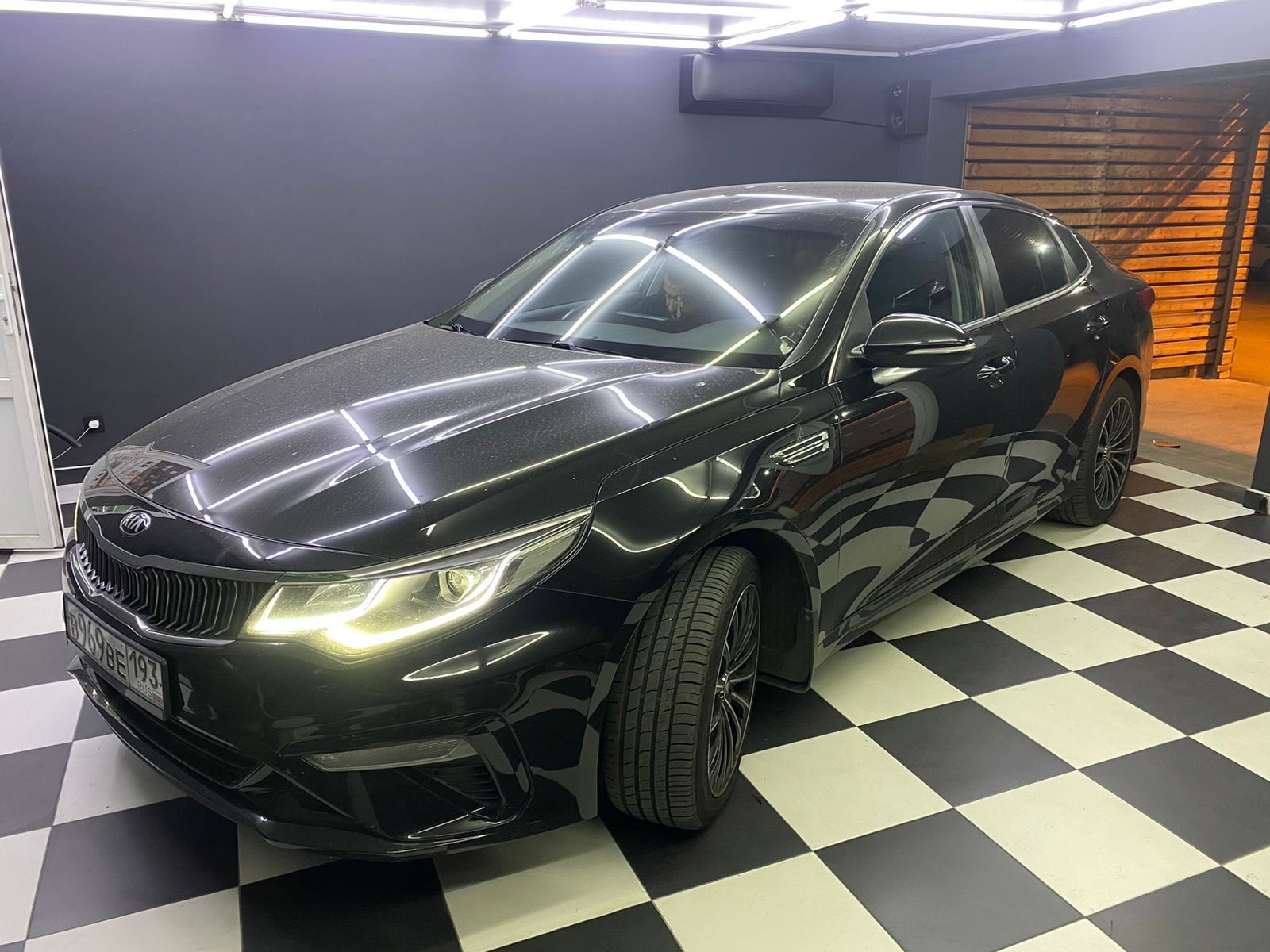 Установка сабового звена в стелс коробах в автомобиль Kia K5