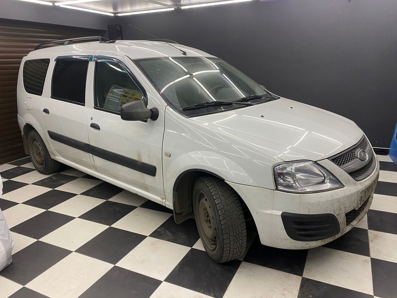 Установка аудио системы и шумоизоляция дверей в автомобиле Lada Largus