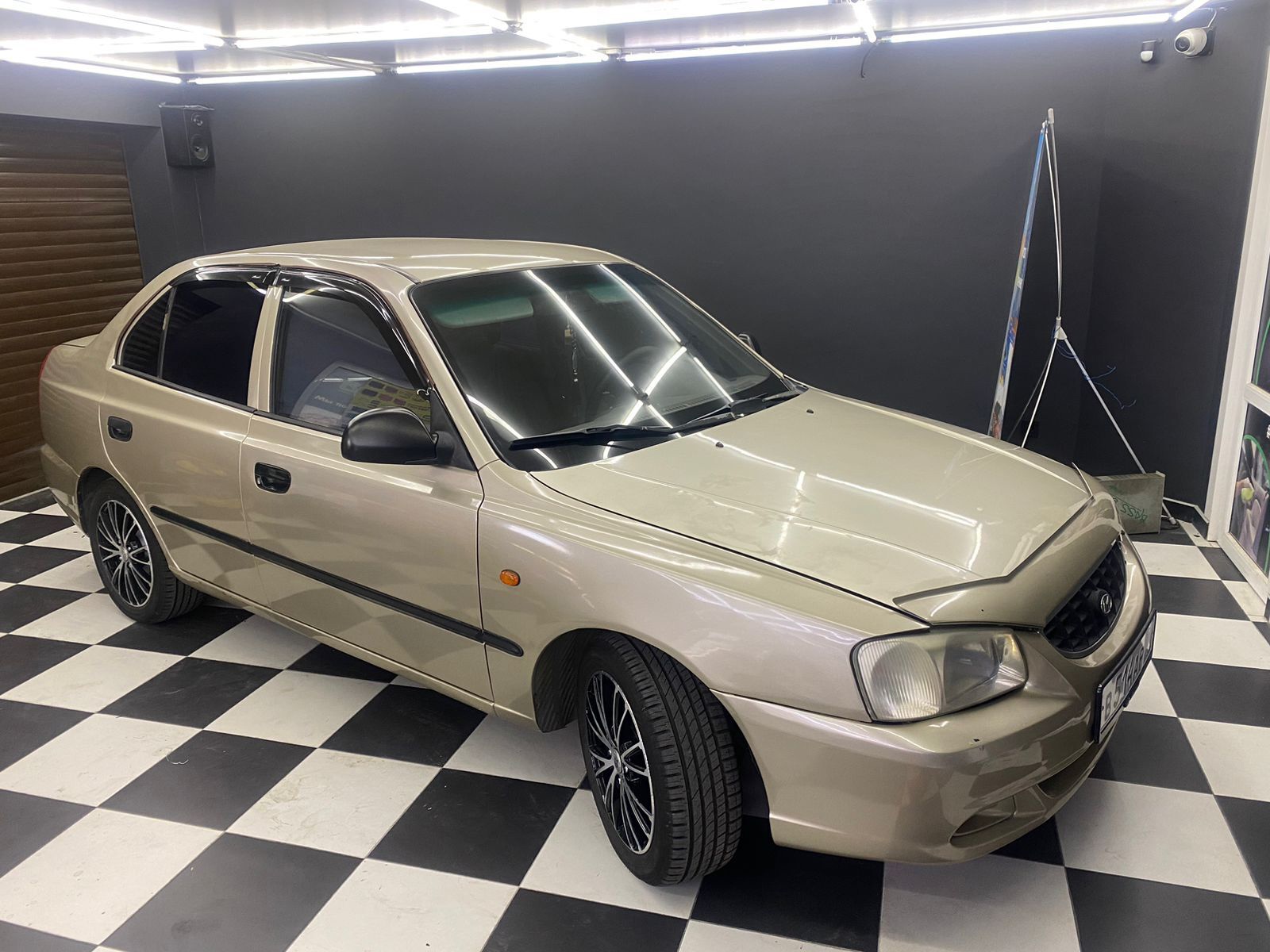 Установка сабового звена в автомобиль Hyundai Accent