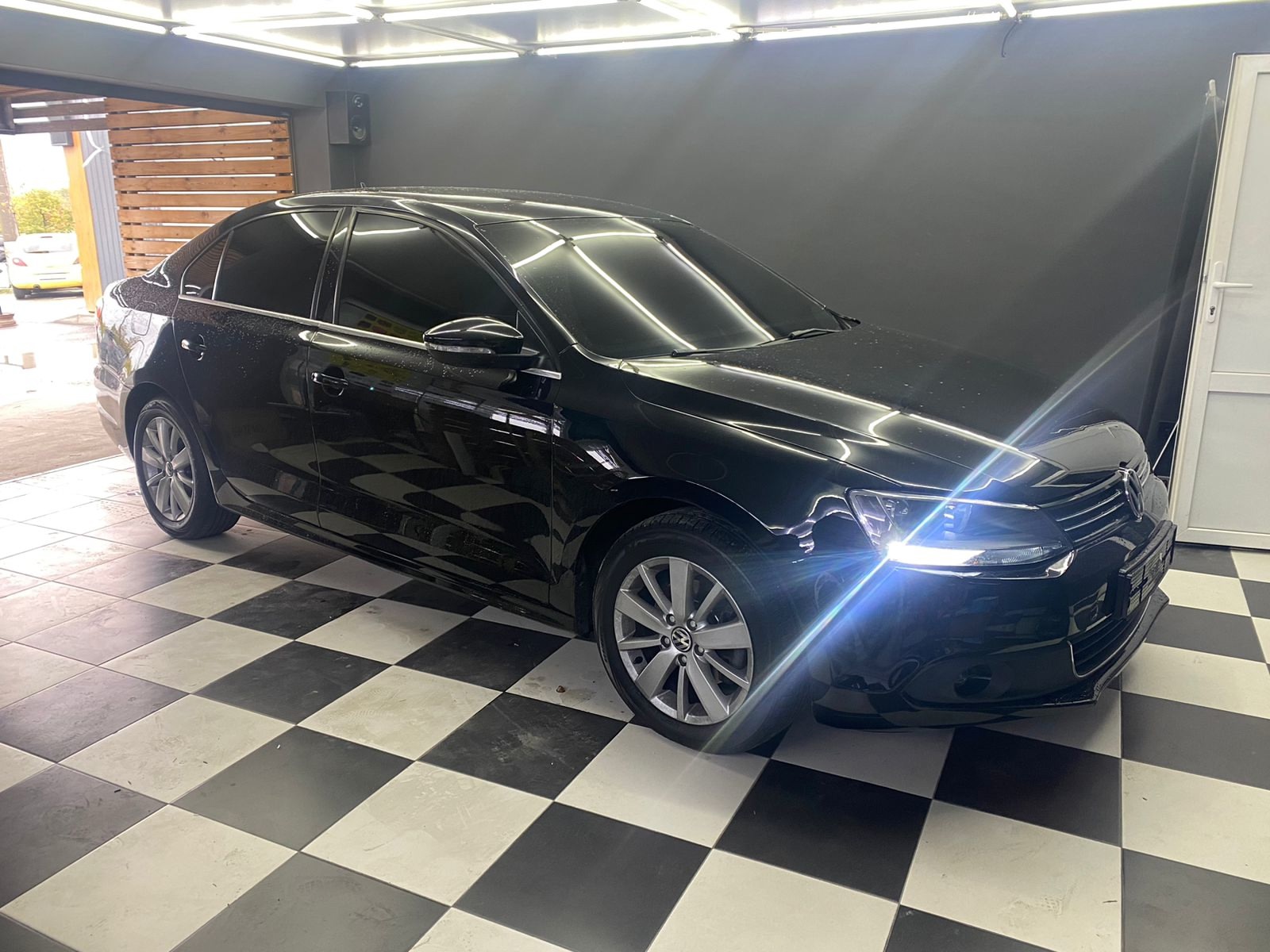 Замена штатной магнитолы на головное устройство Android от компании Teyes CC3 4/32Gb в Volkswagen Jetta
