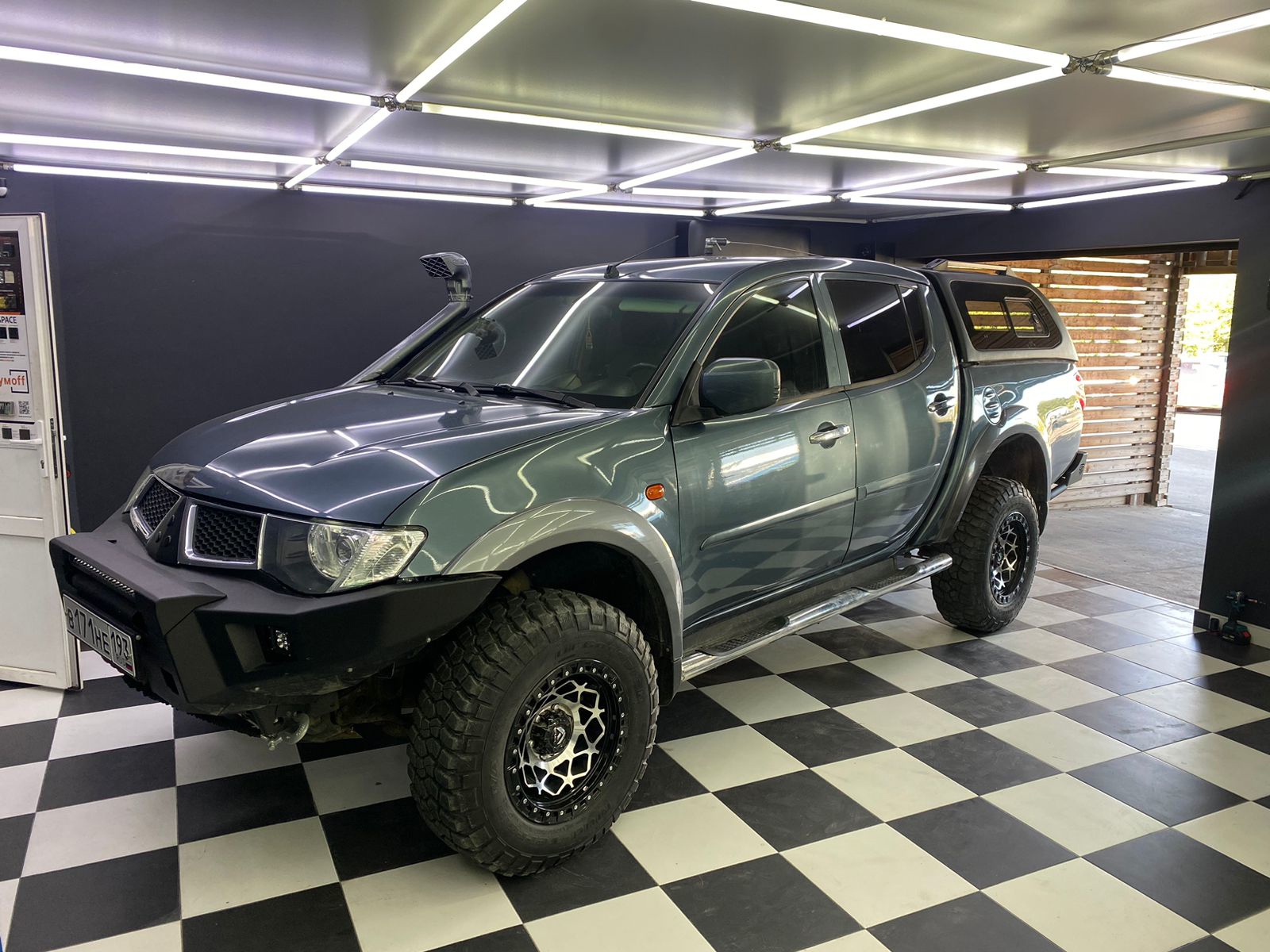 Замена штатной магнитолы на головное устройство Android от компании S8 ProMax 4/32Gb в Mitsubishi L200