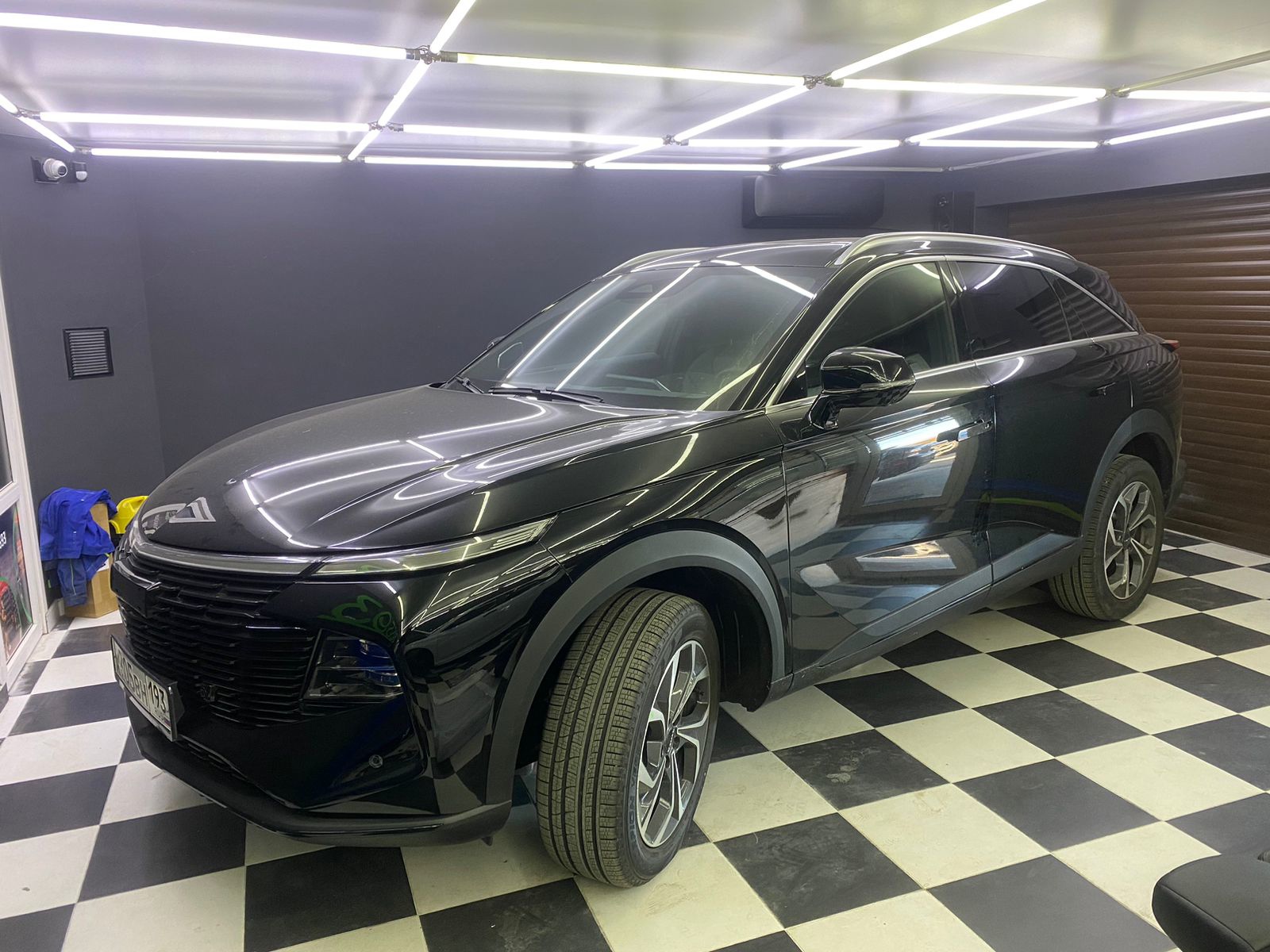 Установка аудио системы и шумоизоляция дверей в автомобиле Exeed RX