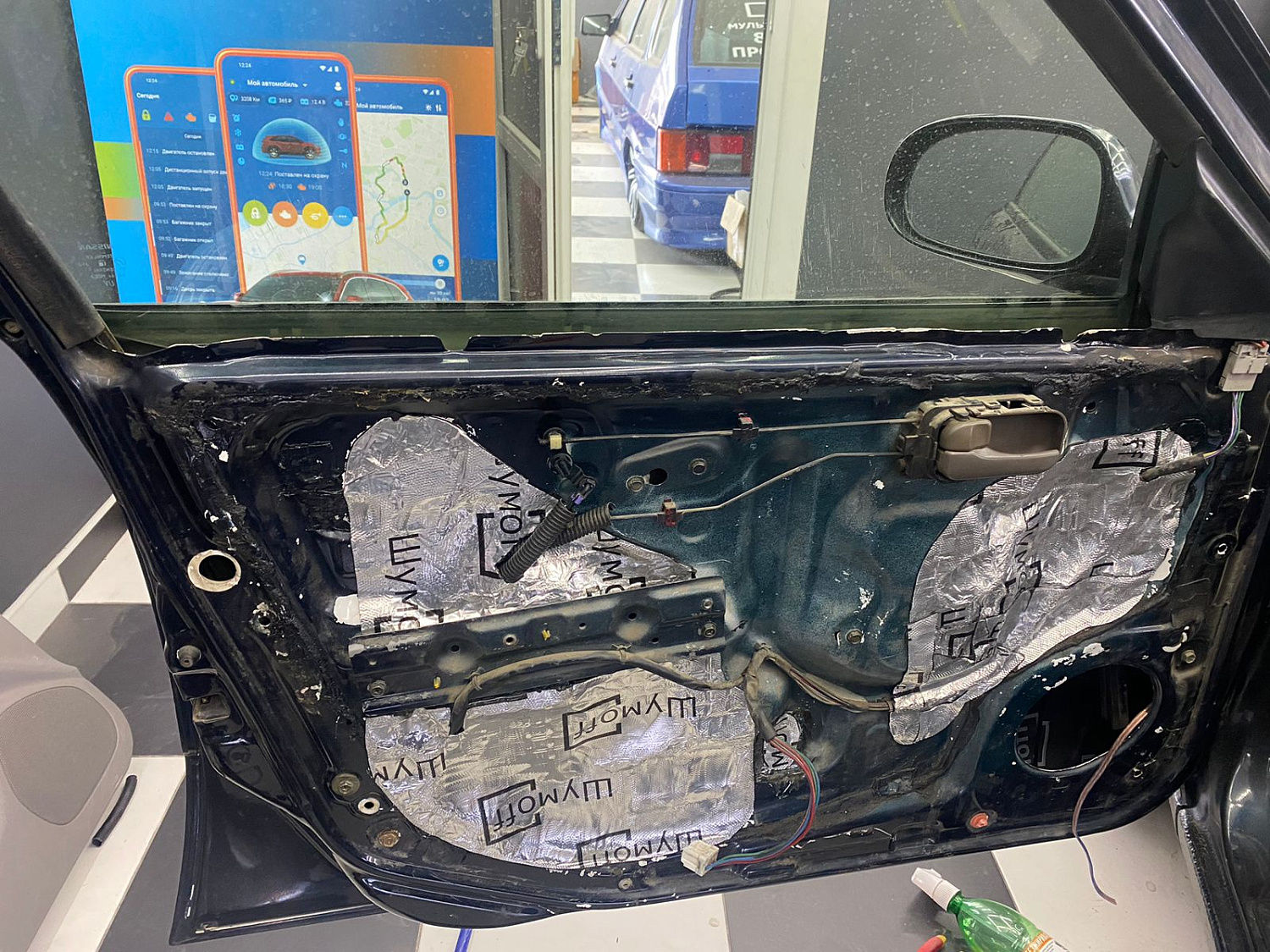 Установка аудио системы, шумоизоляция дверей и полки в Nissan Bluebird